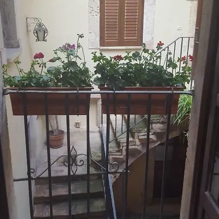 Maison Maniace Holiday home *